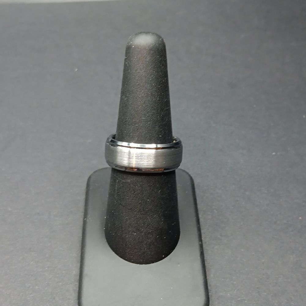 New Blue Tungsten Carbide Men's‎ Size 7.5 Silver Ring